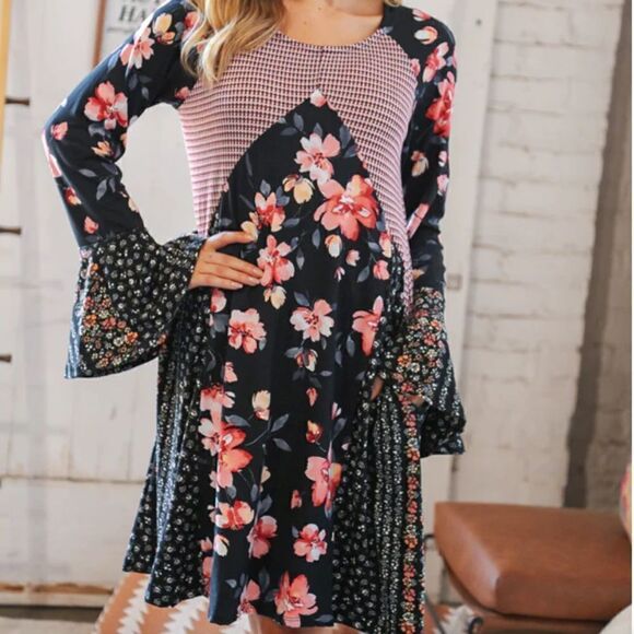 Boho Black Floral Two Tone Color Block Floral Flowing Long Bell Sleeves Dress - Picture 2 of 7